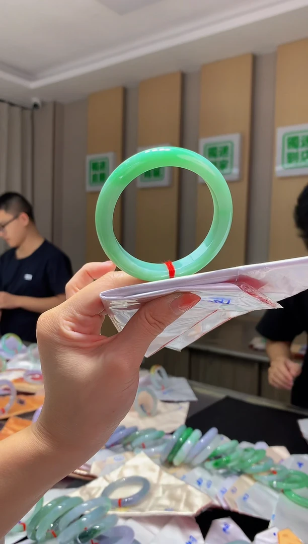 未镶嵌手镯翡翠-Q144 圈口55.4