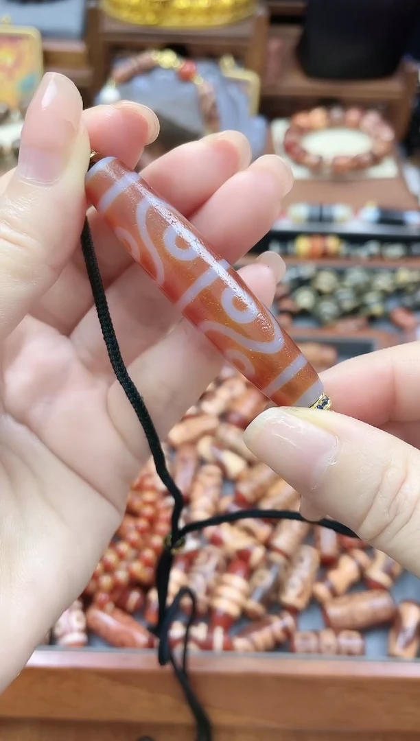 未镶嵌珠珠玛瑙/玉髓红肉水纹八眼
