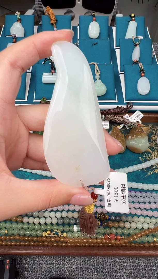 颈饰未镶嵌和田玉刮板  LR