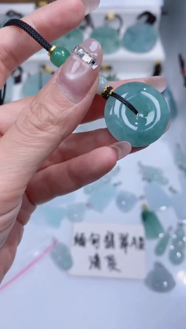 颈饰未镶嵌翡翠吊坠