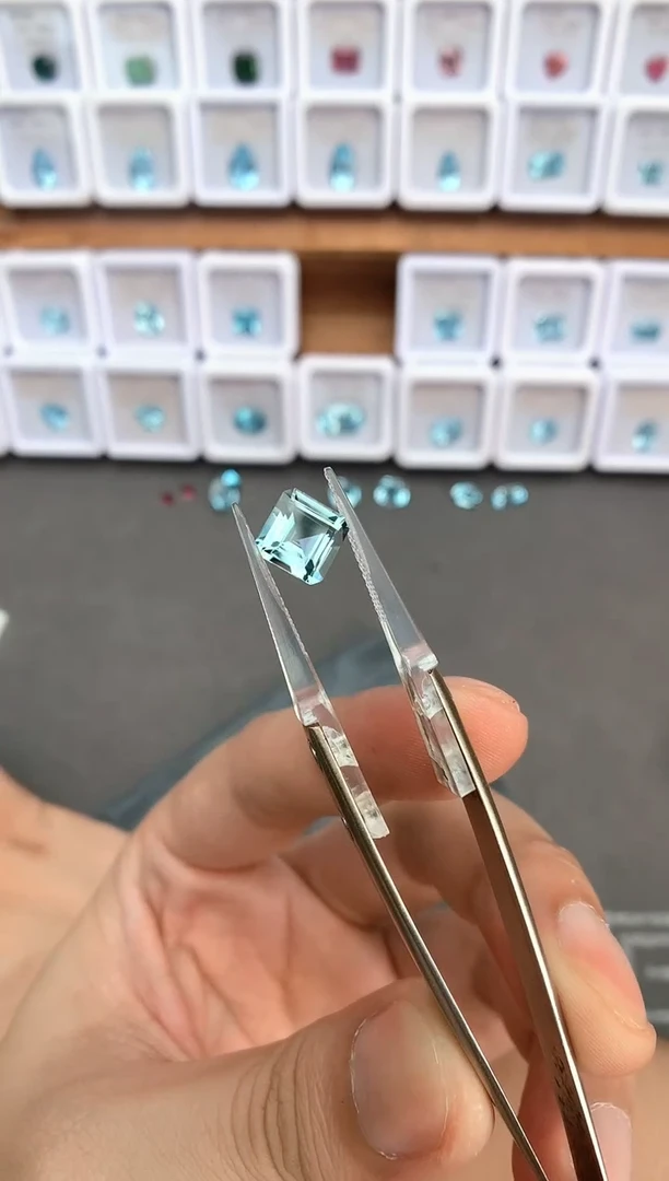 未镶嵌裸石定制海蓝宝石2.39ct 03098