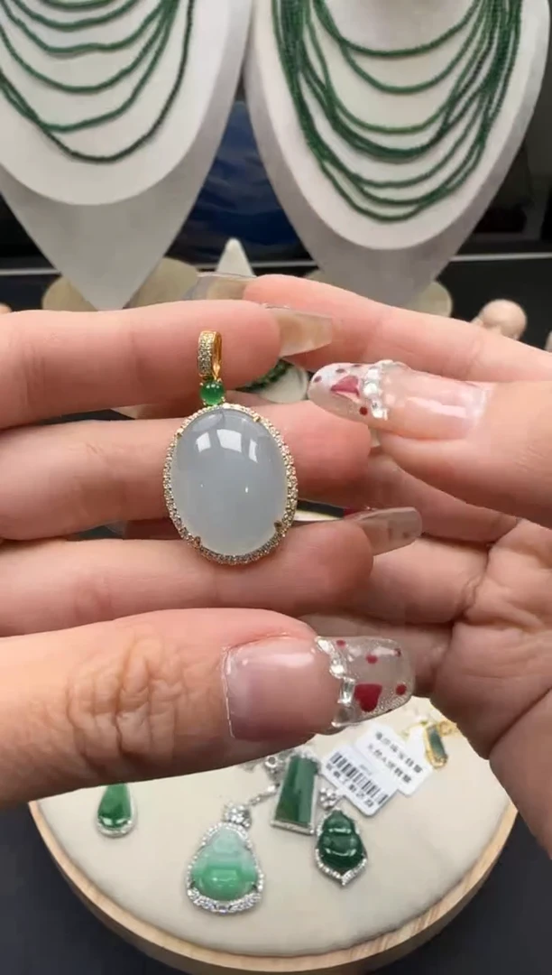 【闪购商品】翡翠颈饰18K金镶嵌12345879213