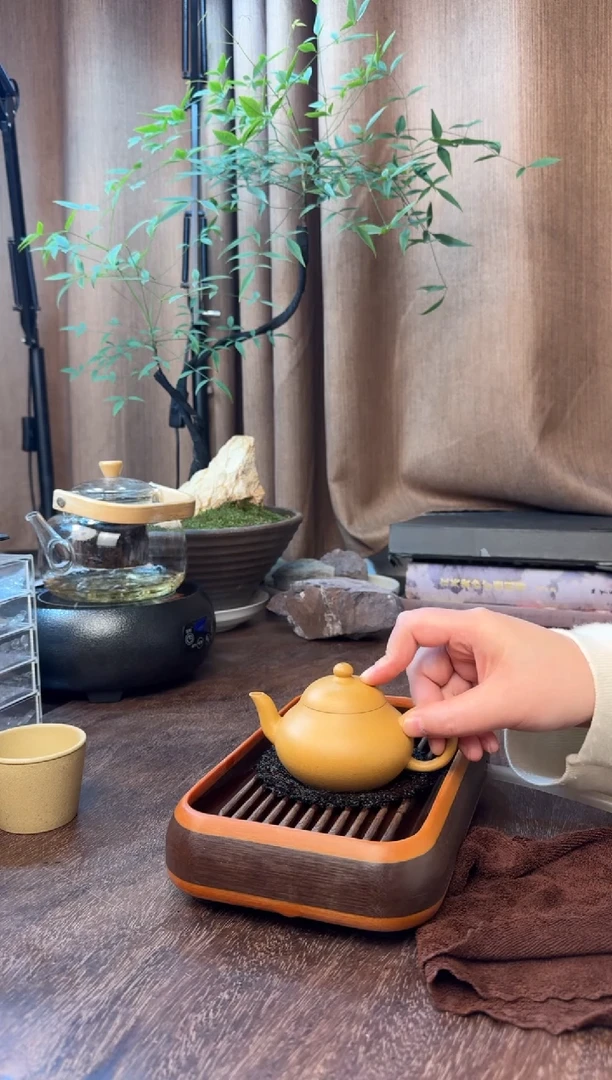 茶壶紫砂彩霞梨式-半手精工-矿标级老宕口黄金段-容量：150CC