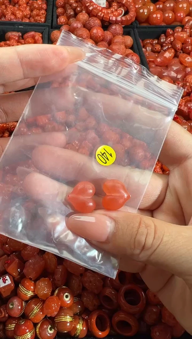 南红玛瑙未镶嵌颈饰1