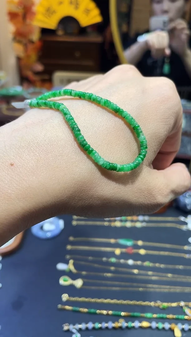 颈饰未镶嵌翡翠手串