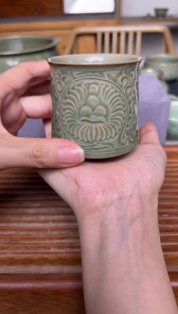 其他秘色菊纹束口杯 微瑕