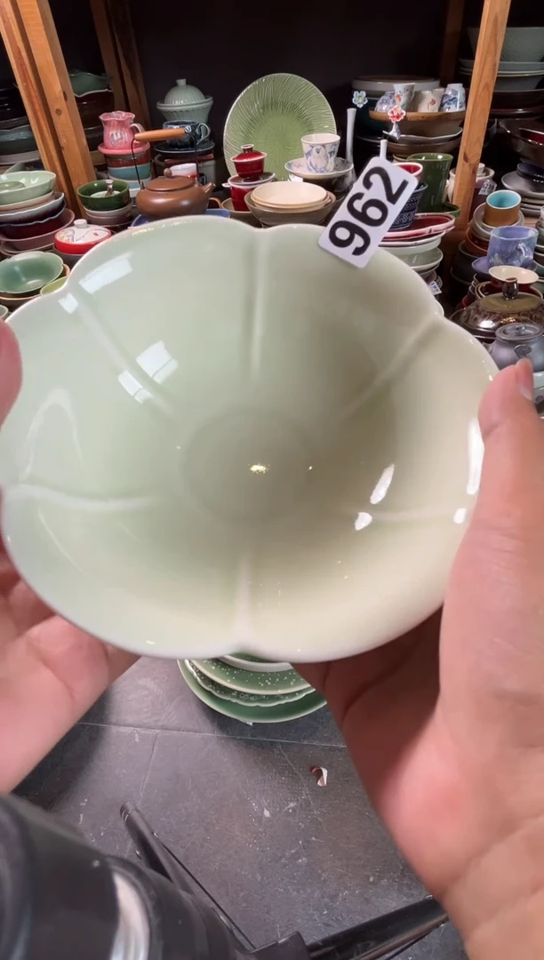 瓷片李*一962春草绿花瓣碗