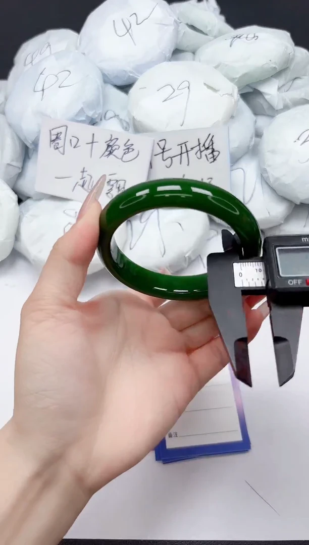 未镶嵌手镯石英质玉115/60