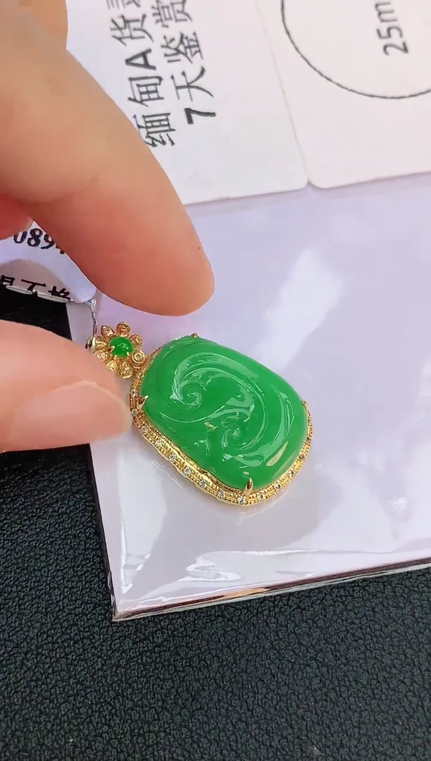 翡翠18K金镶嵌颈饰赠礼盒证书 麦麦