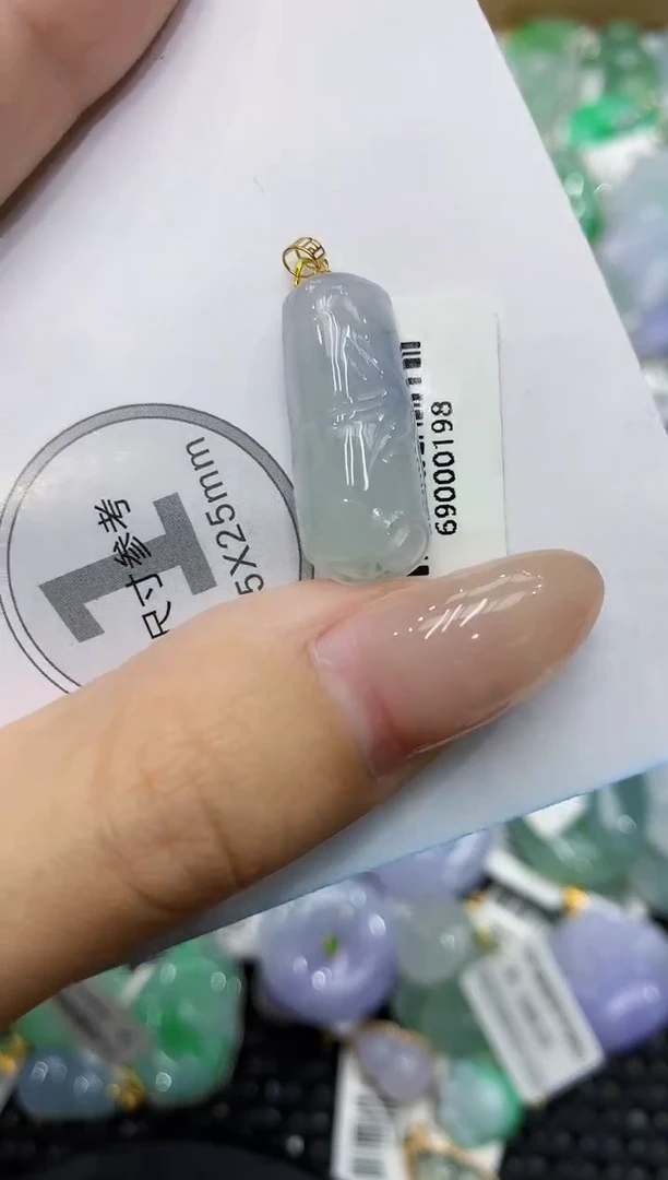 翡翠18K金镶嵌颈饰111111111111