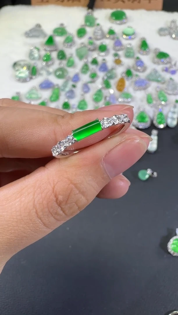 18K金镶嵌戒指翡翠金*灿C198|23800