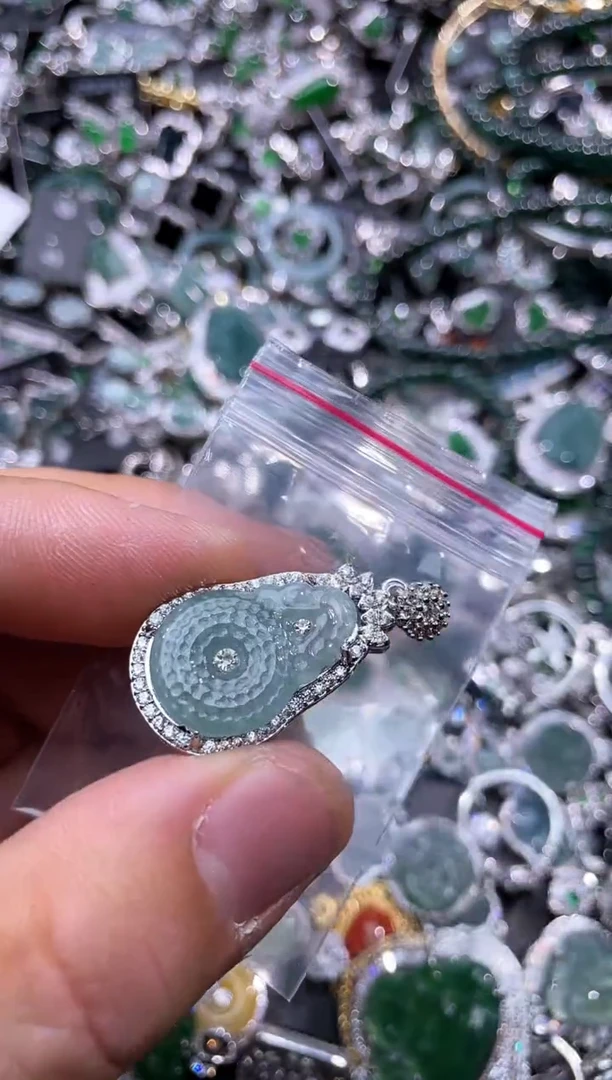 【闪购商品】翡翠颈饰未镶嵌Q1000有瑕疵