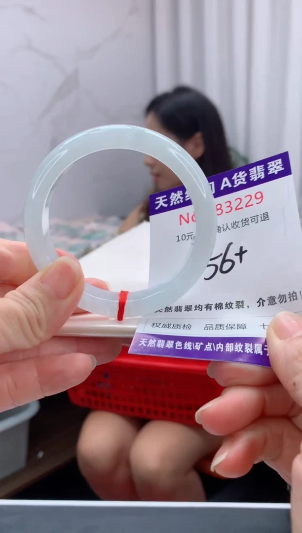 未镶嵌手镯翡翠有纹，完美者勿拍