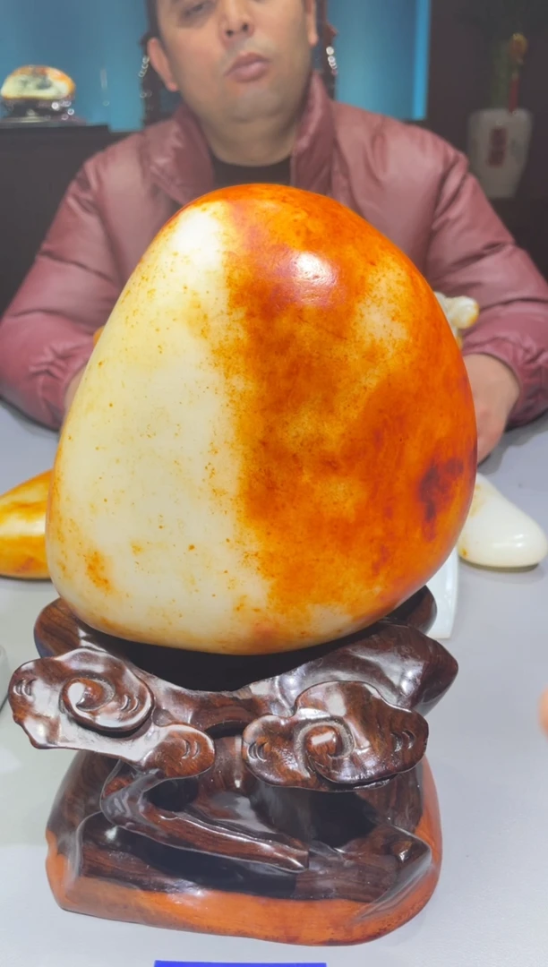 未镶嵌和田玉摆件何****.和田玉