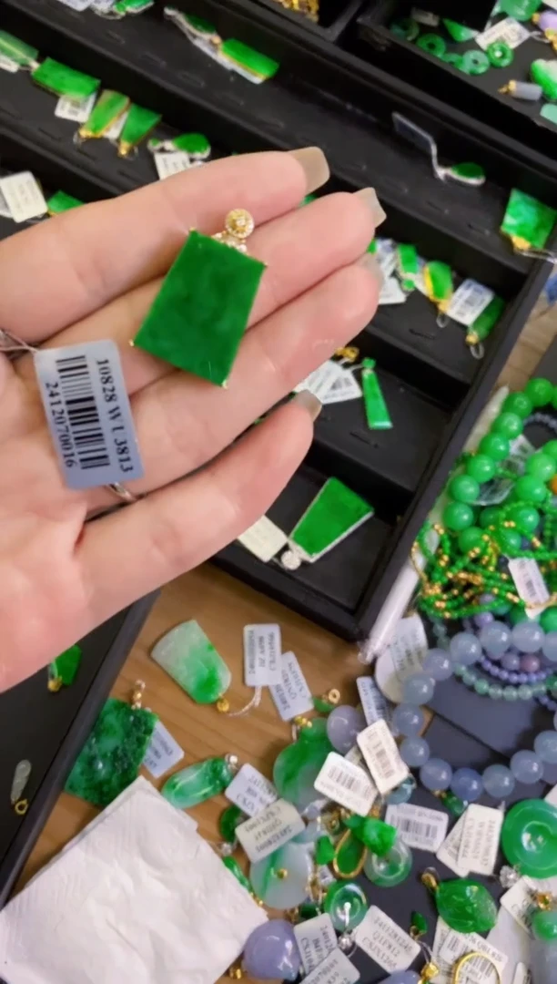 【闪购商品】翡翠颈饰18K金镶嵌吊坠