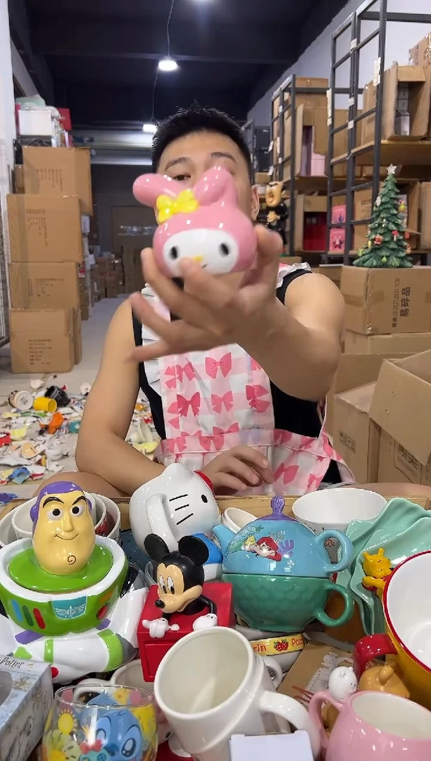 瓷片美乐蒂头粉瓶