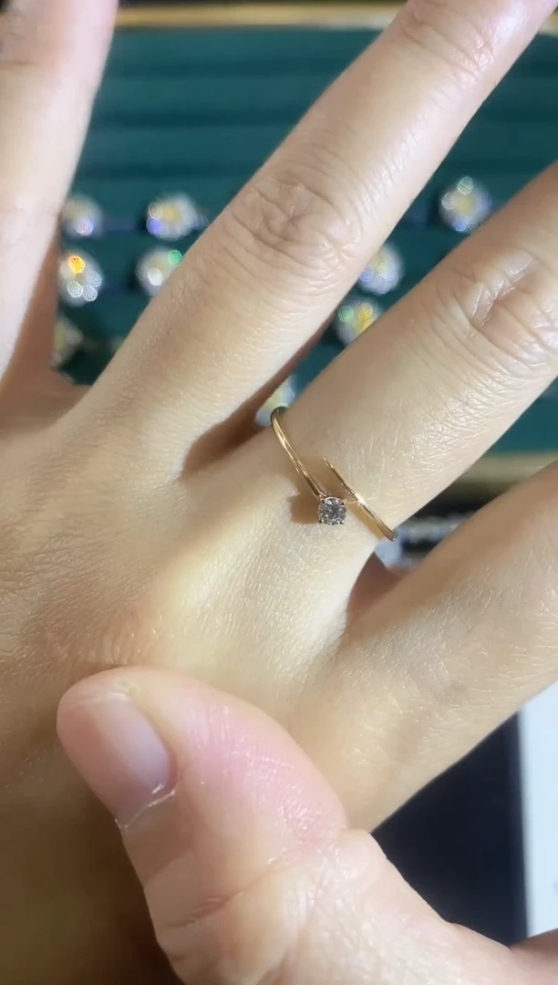 18K金镶嵌戒指钻石戒指