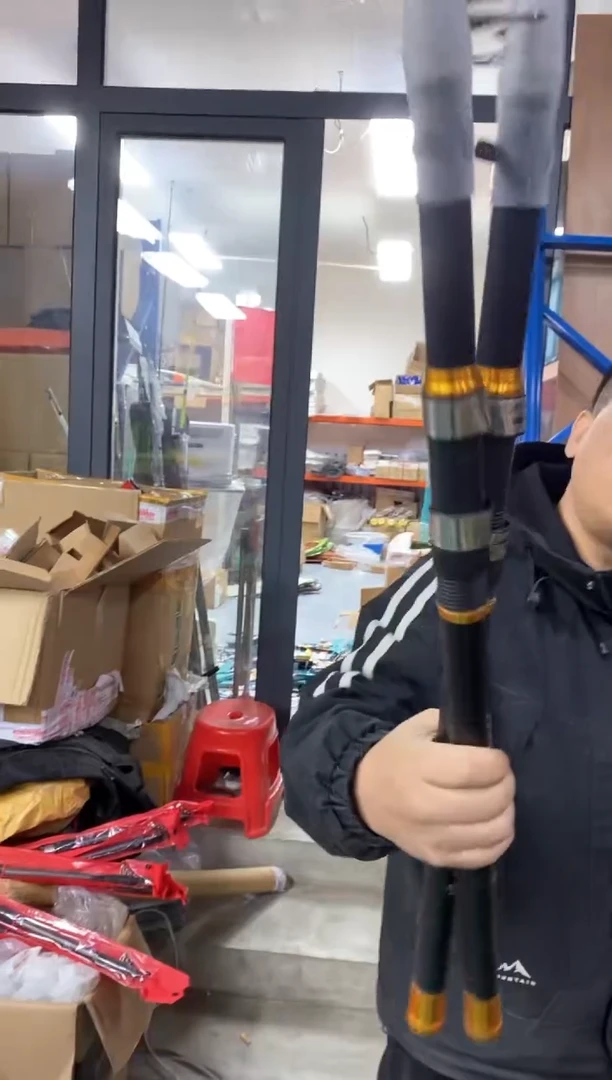 4.5米海竿两根  送地插