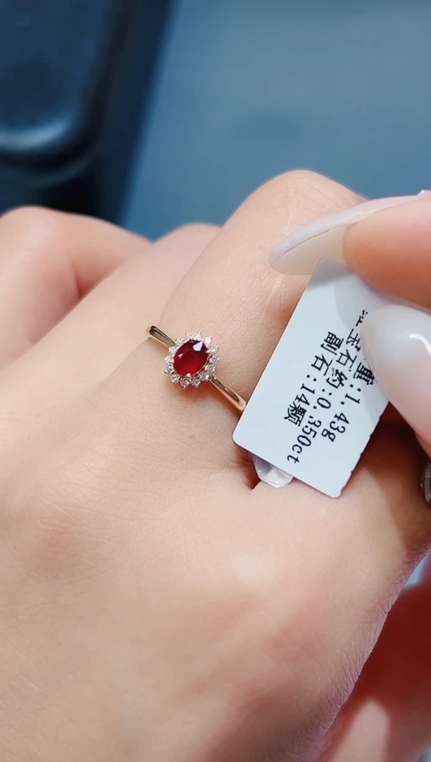 戒指18K金镶嵌红宝石·