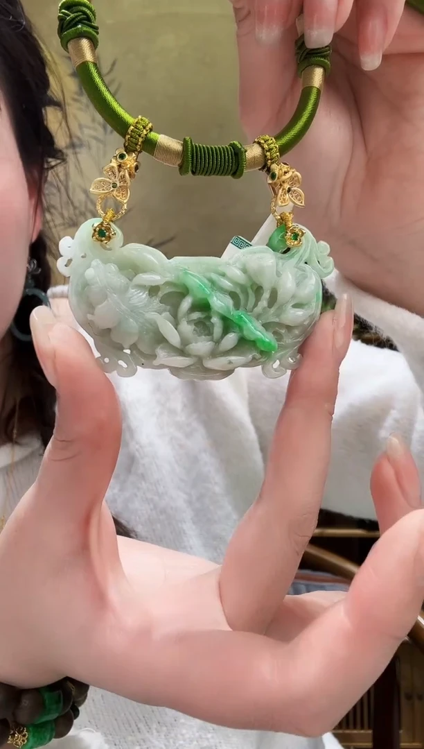 颈饰未镶嵌翡翠吊坠