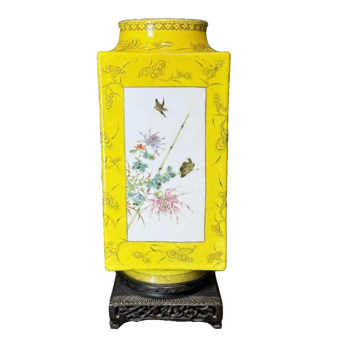 25350082t粉彩灵芝花鸟纹琮式瓶