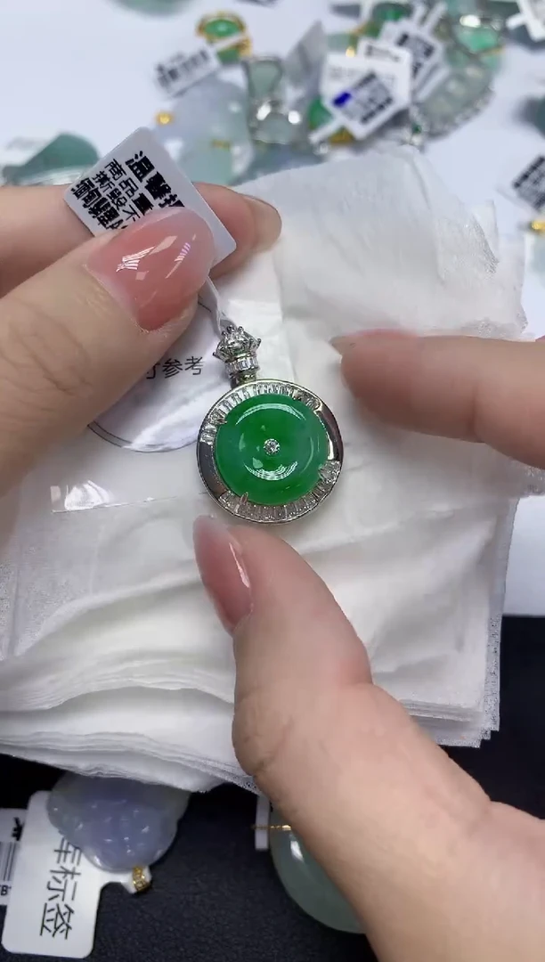 颈饰未镶嵌翡翠天然缅甸翡翠A货多样性发一件