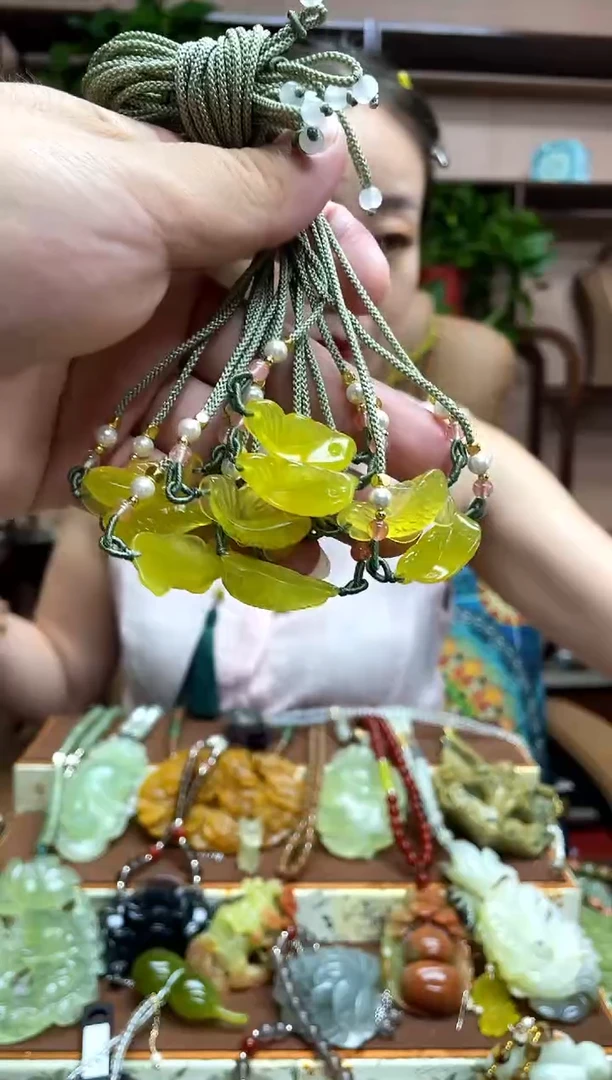 未镶嵌岫玉吊坠多样性发货发其中之一