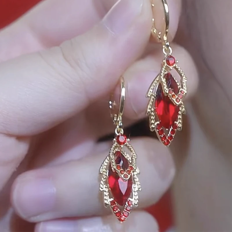 合金耳饰 气质高级感红色镂空叶子耳环女时尚轻奢小众设计耳饰品