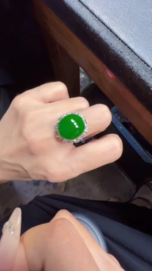 未镶嵌定制翡翠翡翠A货有轻微色差属于正常现象，戒指多样性发货1