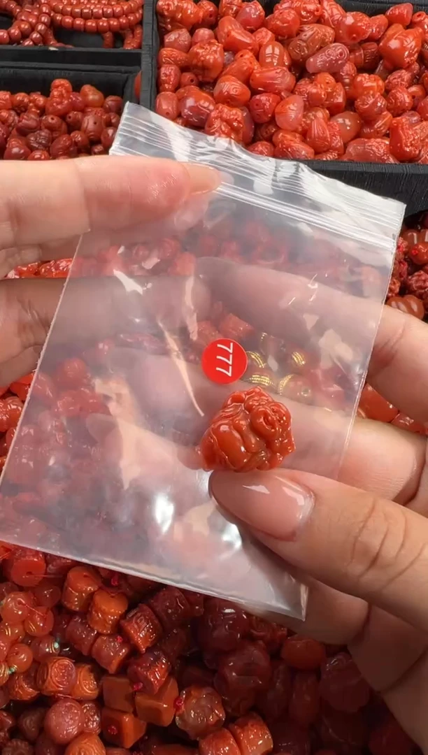 南红玛瑙未镶嵌颈饰1