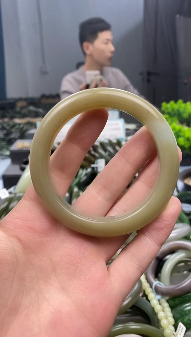 未镶嵌手镯和田玉60