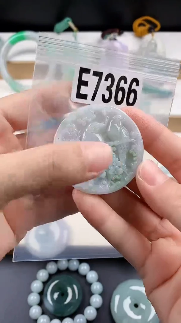 颈饰未镶嵌翡翠天然翡翠吊坠挂件