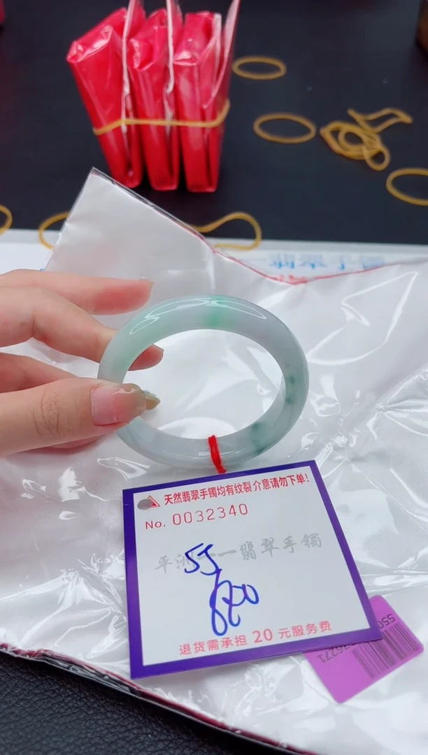 翡翠手镯未镶嵌1