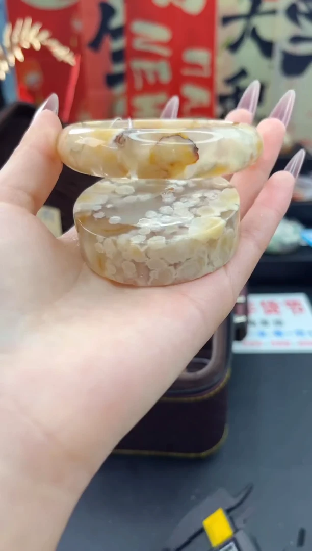 【闪购商品】石英质玉手镯未镶嵌赠送镯心（59圈口）