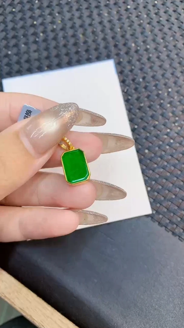 颈饰未镶嵌翡翠1