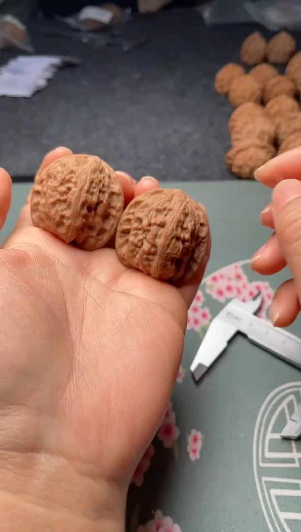 把件文玩核桃w72   野狼    38尺