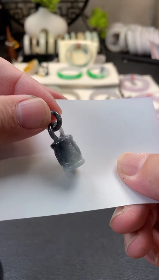 翡翠未镶嵌颈饰吊坠