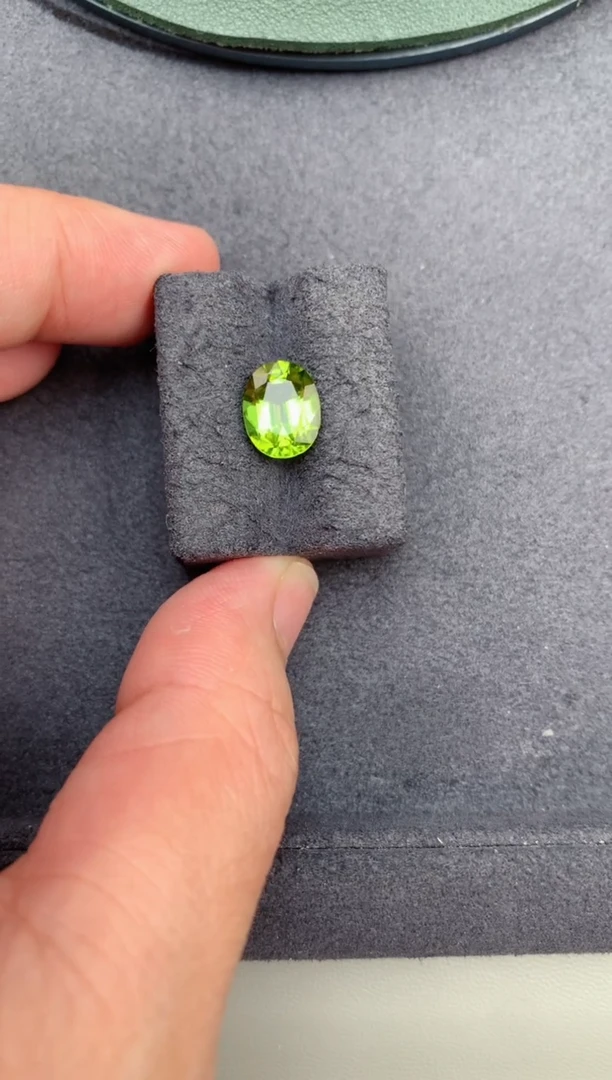 裸石未镶嵌橄榄石2.7ct橄榄石