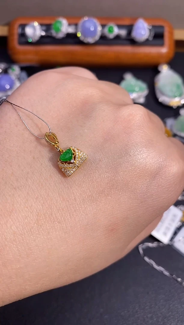 【闪购商品】翡翠吊坠(不含链)18K金镶嵌万能扣吊坠