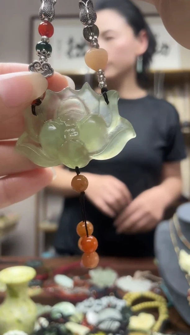 未镶嵌岫玉吊坠.