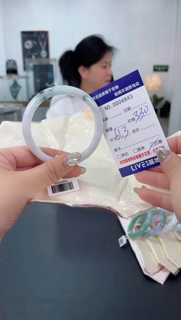 【闪购商品】翡翠手镯未镶嵌天然翡翠A货