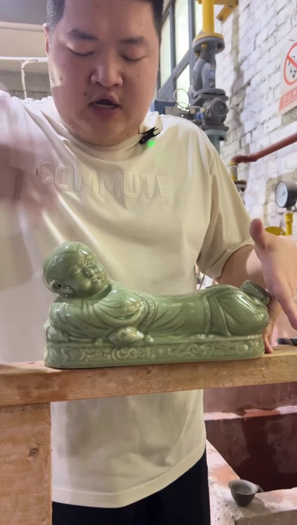 耀州窑青瓷娃娃枕头