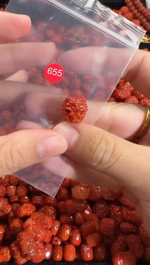颈饰未镶嵌南红玛瑙1