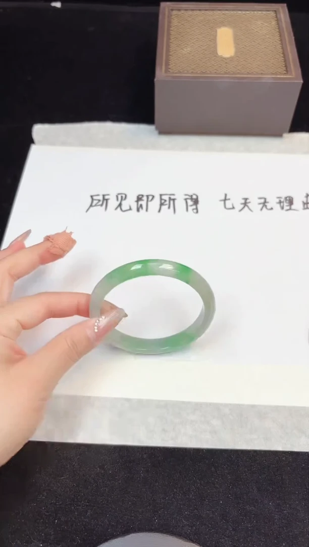 翡翠手镯未镶嵌339
