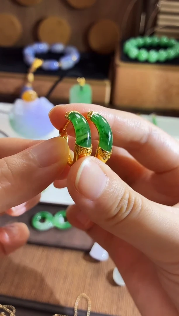 18K金镶嵌翡翠耳饰耳饰