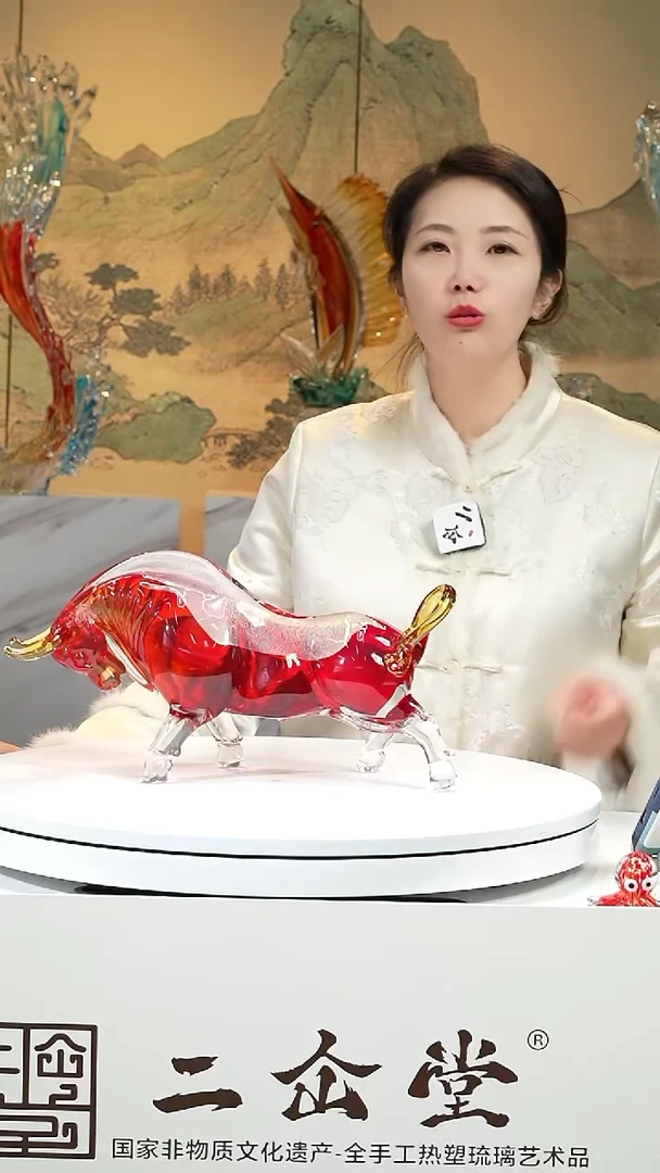 手工艺品琉璃红牛