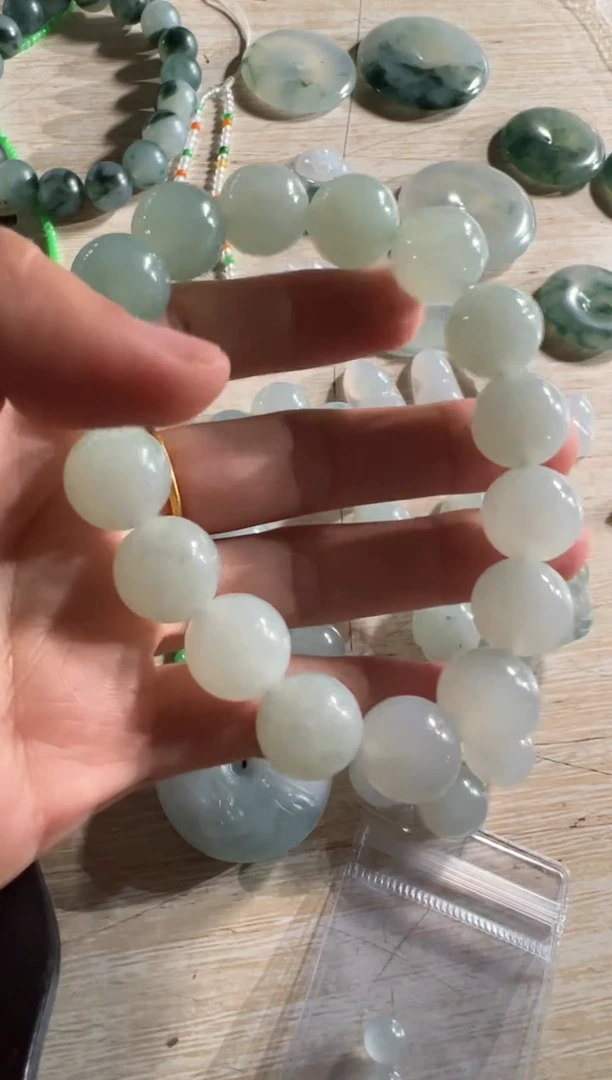 未镶嵌定制翡翠手串