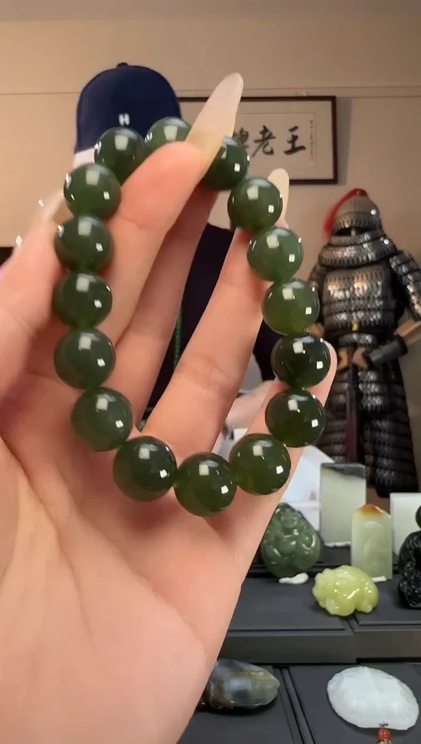 颈饰未镶嵌和田玉湖水绿圆珠手串
