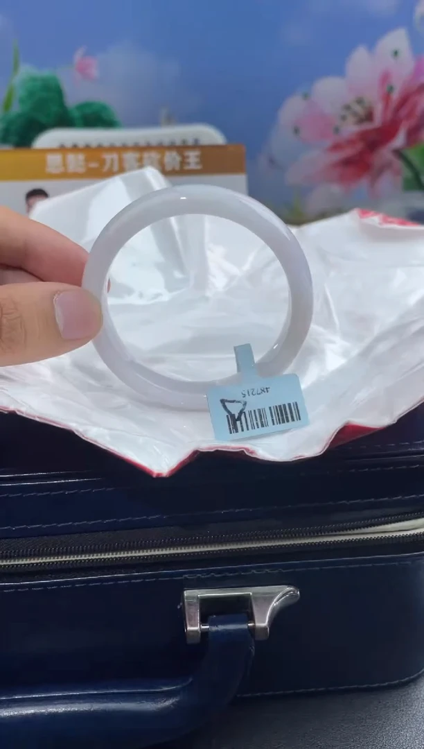 翡翠手镯未镶嵌11翡翠手镯