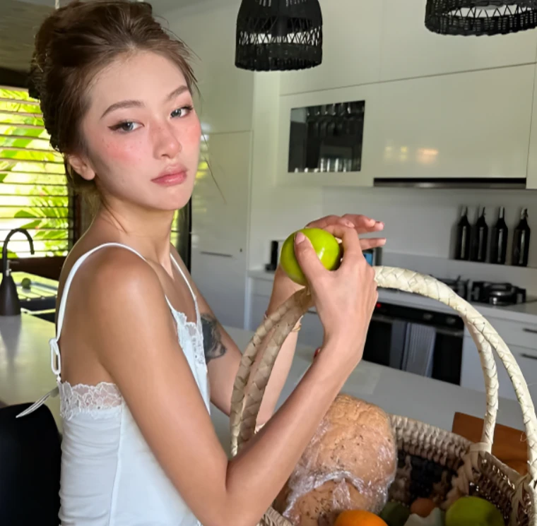 ①精选孤品女装偶有微瑕介意勿拍(含袜子)盲拍不发货!!!